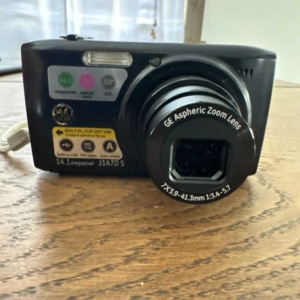 General Electric J1470S Digital Camera 7x Zoom 14.1mp Tested And Works Great